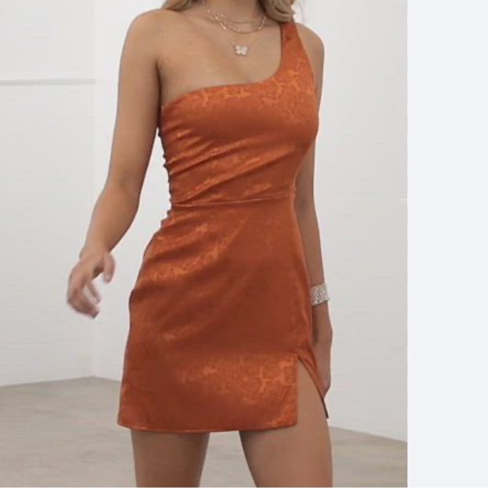 Lucy In The Sky Satin Rose Jacquard One Shoulder Knot Back Mini Dress in Rust‎ M